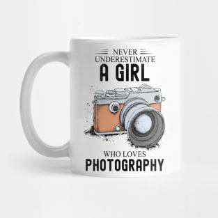 Never underestimate a girl who loves photography Mug